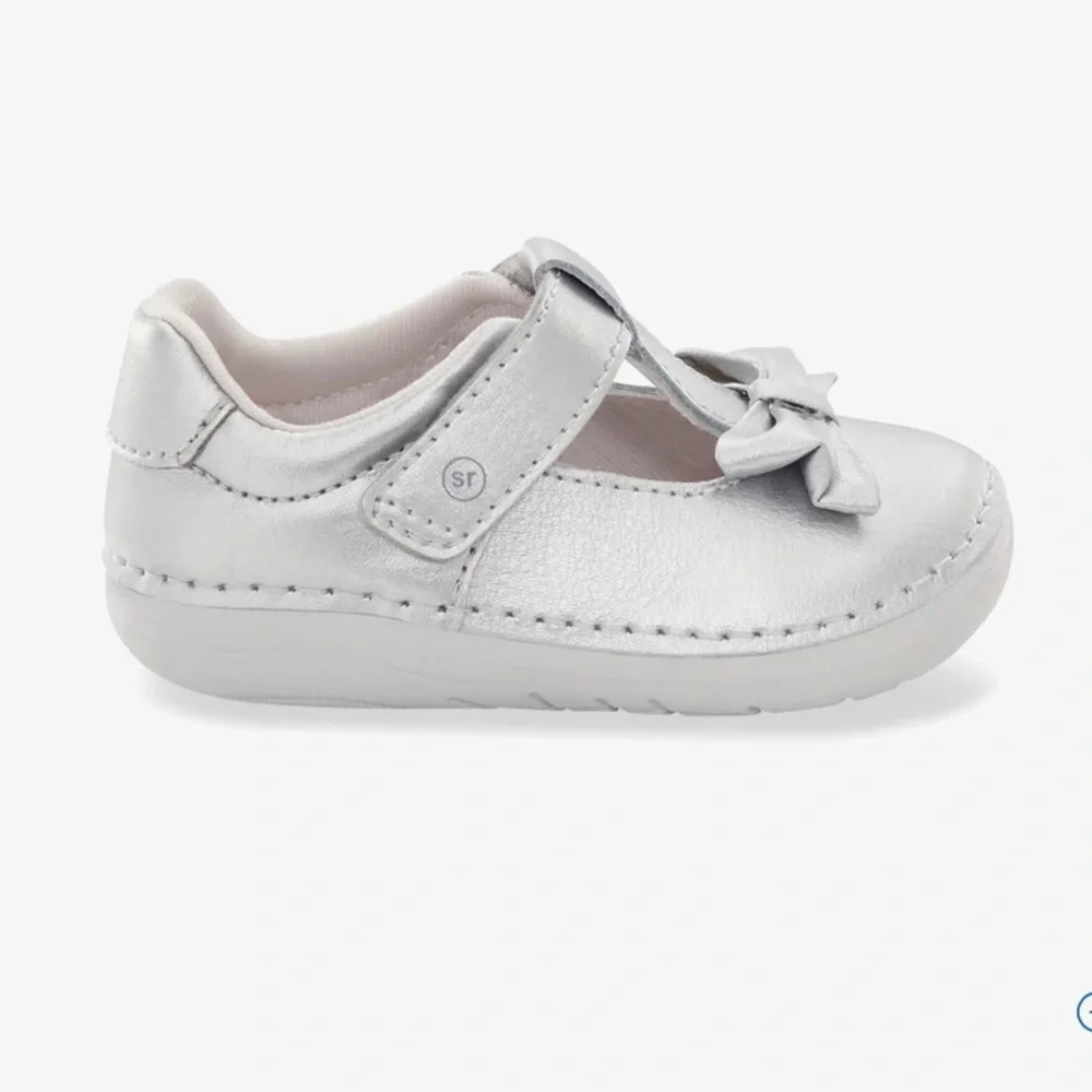 Stride rite Soft Motion™ Ashtyn Mary Jane shoes. Size 4W - silver & white